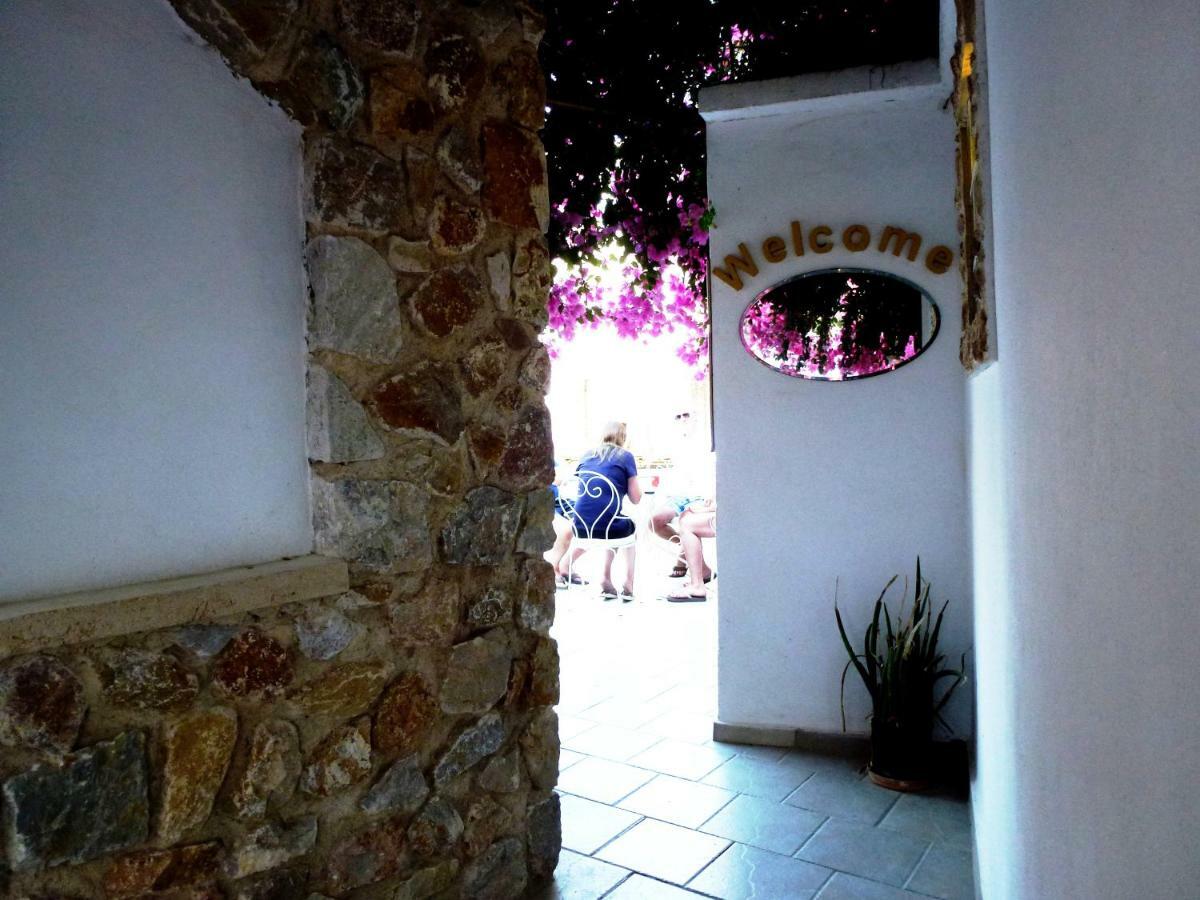 Bougainvillea Suites Kamári Exterior foto